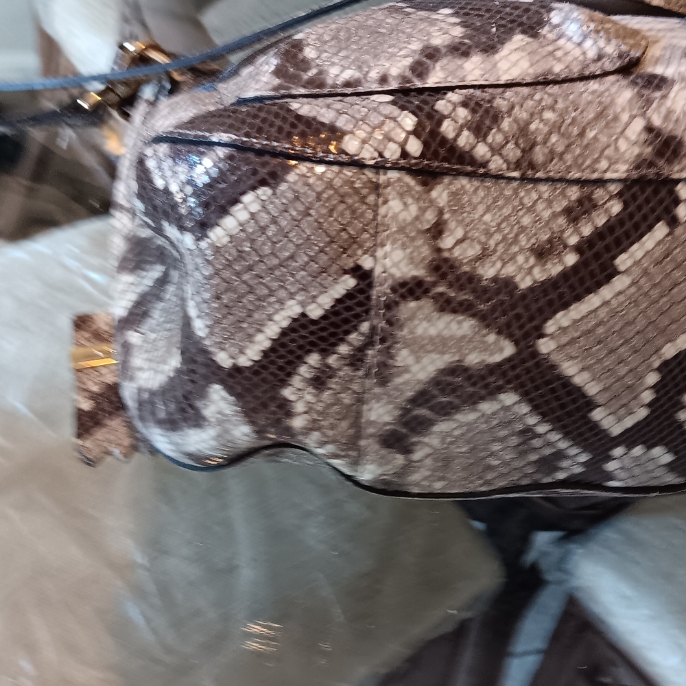 ABullucci Handbag! - Picture 5 of 16
